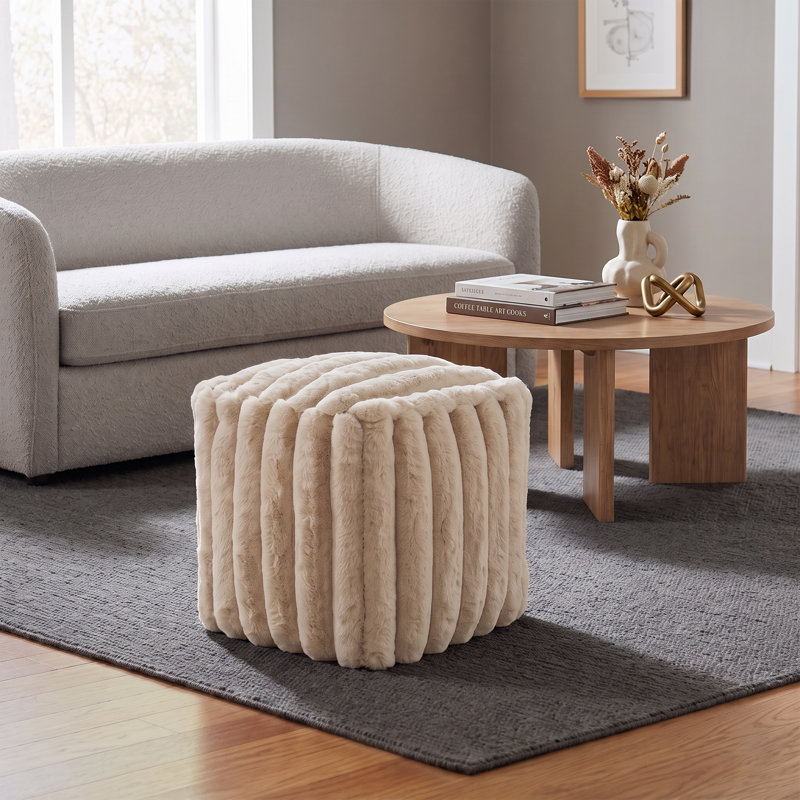 Repose-pieds intérieur en fausse fourrure Magnusse, Beige