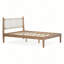 Grand lit avec dossier en cuir blanc tissé, structure en bois naturel