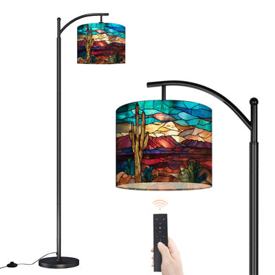 Lampe sur pied à arc avec abat-jour réglable en verre coloré multi-dimensionnel scène sur pied de cactus dans le désert de l'Ouest