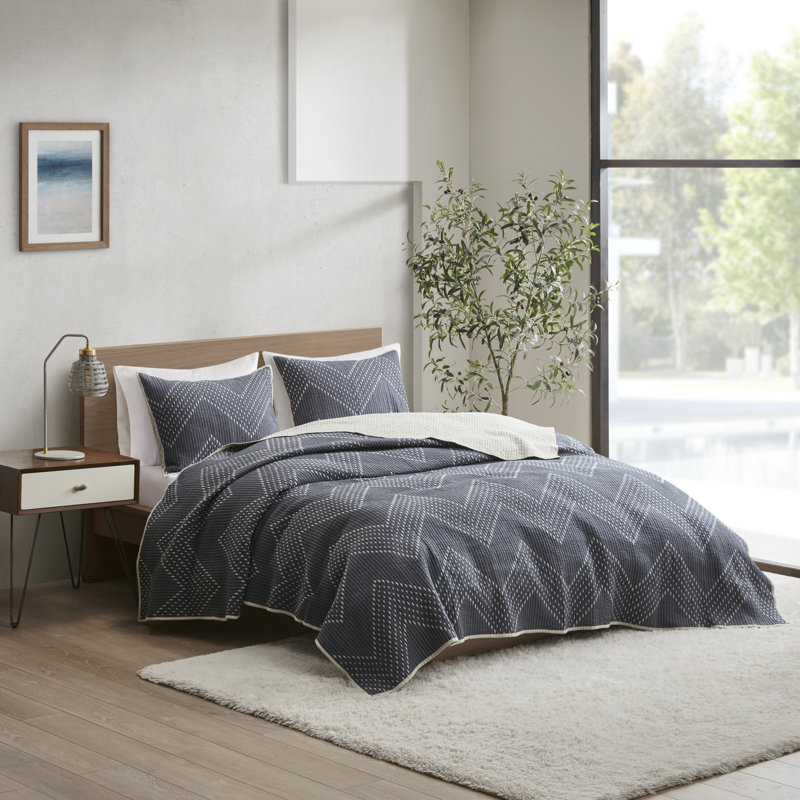 Navy Cotton King Reversible Quilt Set with Chevron Design