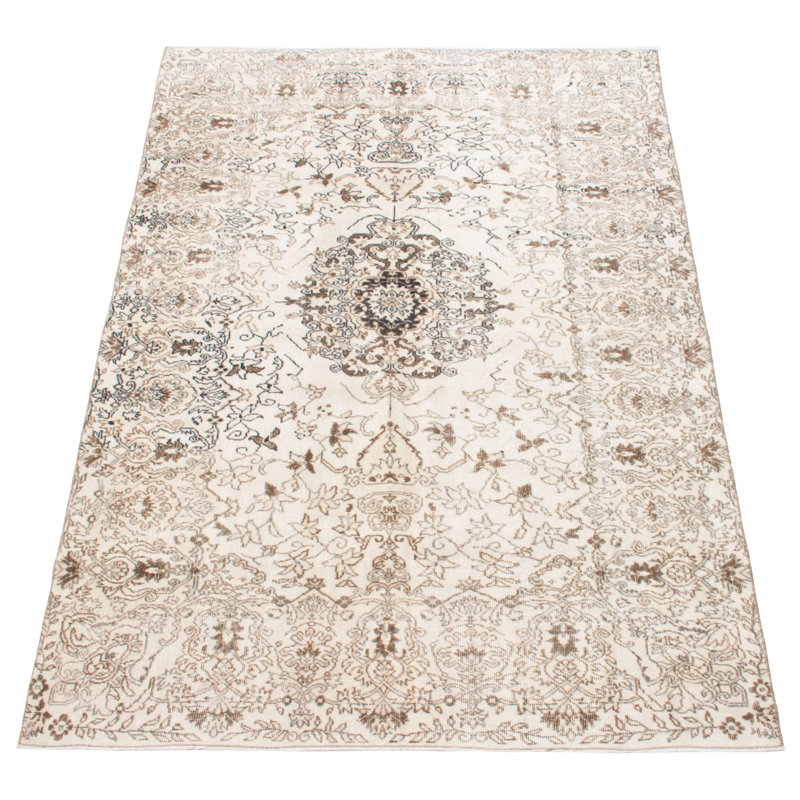 Tapis crème foncé Danuel 6 pi 6 po x 9 pi 9 po