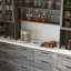 Buffet de 94,5 po de large avec garde-manger-122652961
