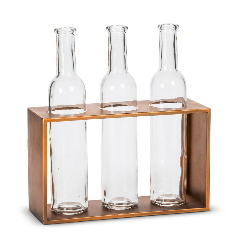 Trois bouteilles dans un vase