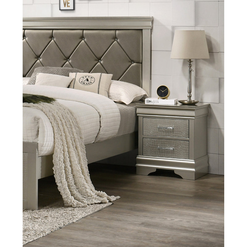 Table de chevet à finition champagne avec 2 tiroirs, décor moderne, bois massif, diamant et décor de texture de crocodile,