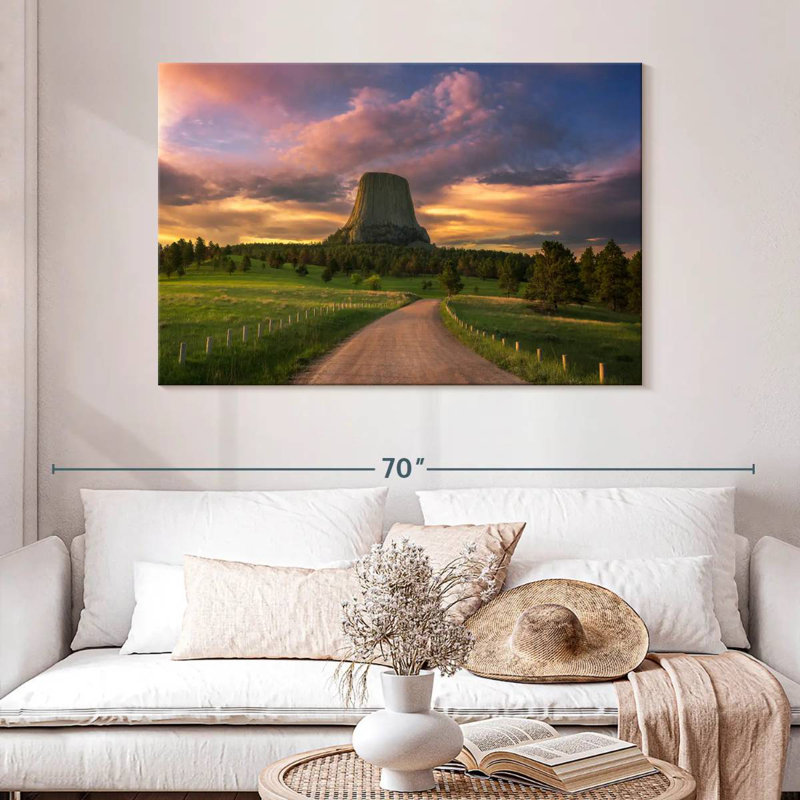 Lilie Devils Tower USA, 32" H x 48" W