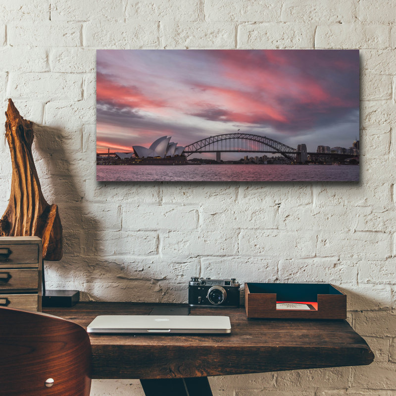 Art mural en verre épique «Fire In The Harbor» par Danny Head, 24 po x 12 po, H 12 po x l 24 po