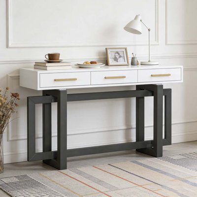 Console élégante avec trois tiroirs