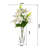 Arrangement de fleurs de lis dans un vase en verre