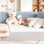 Grand lit de plancher pour enfant avec rembourrage en peluche SnugHaven-133276957