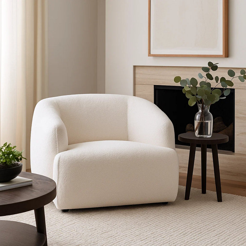 Fauteuil demi-tonneau Luci, coussins en mousse, chenille blanc chatoyant