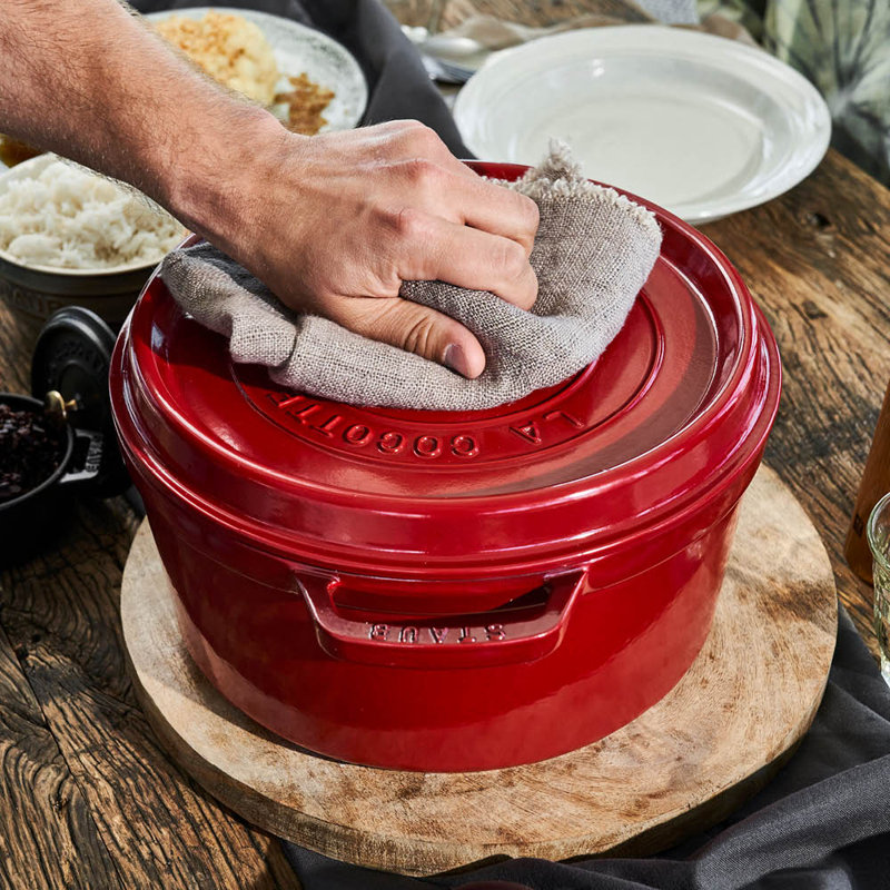 La Cocotte Cast Iron Round Cocotte, 2.75 quarts, Cherry