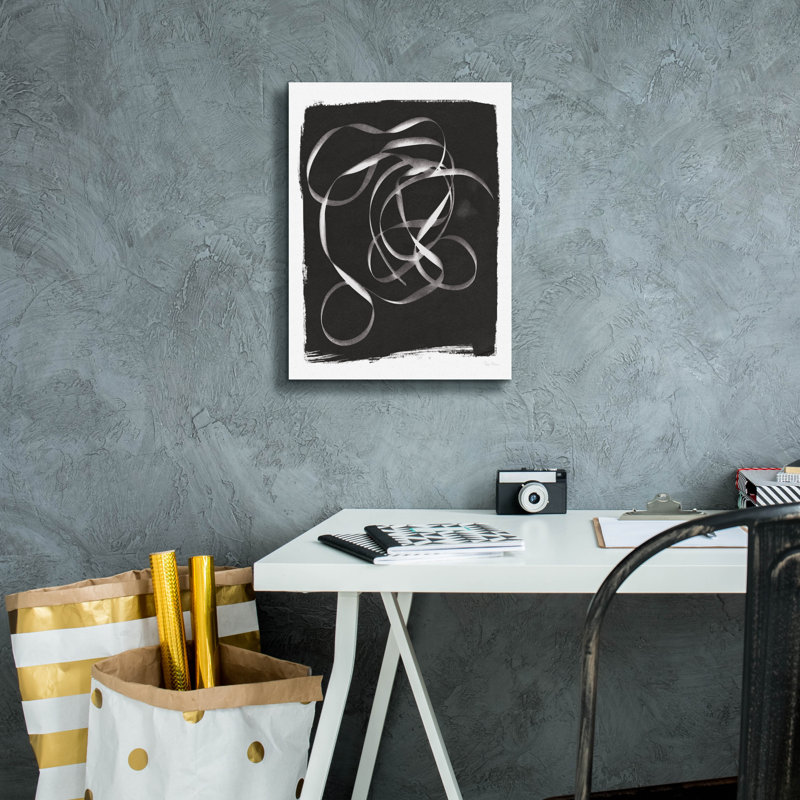 «Nature by the Lake Ribbon 2 Bw» par Piper Rhue, art mural sur toile, H 16 po x l 12 po x P 0,75 po