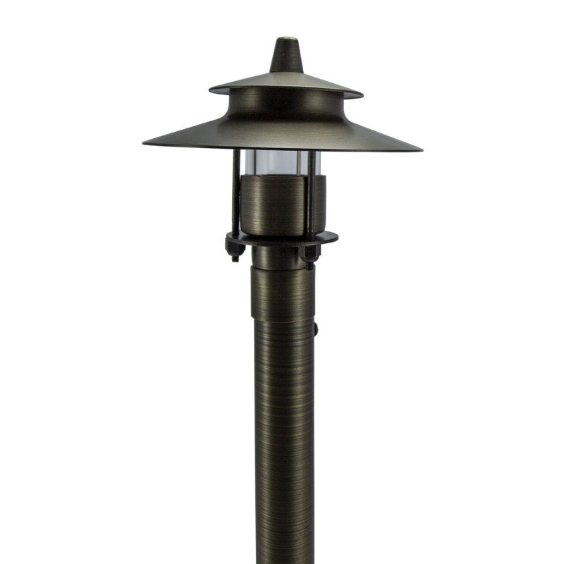 Éclairage de sentier à chapeau réglable en métal à basse tension de 4 po en laiton antique.