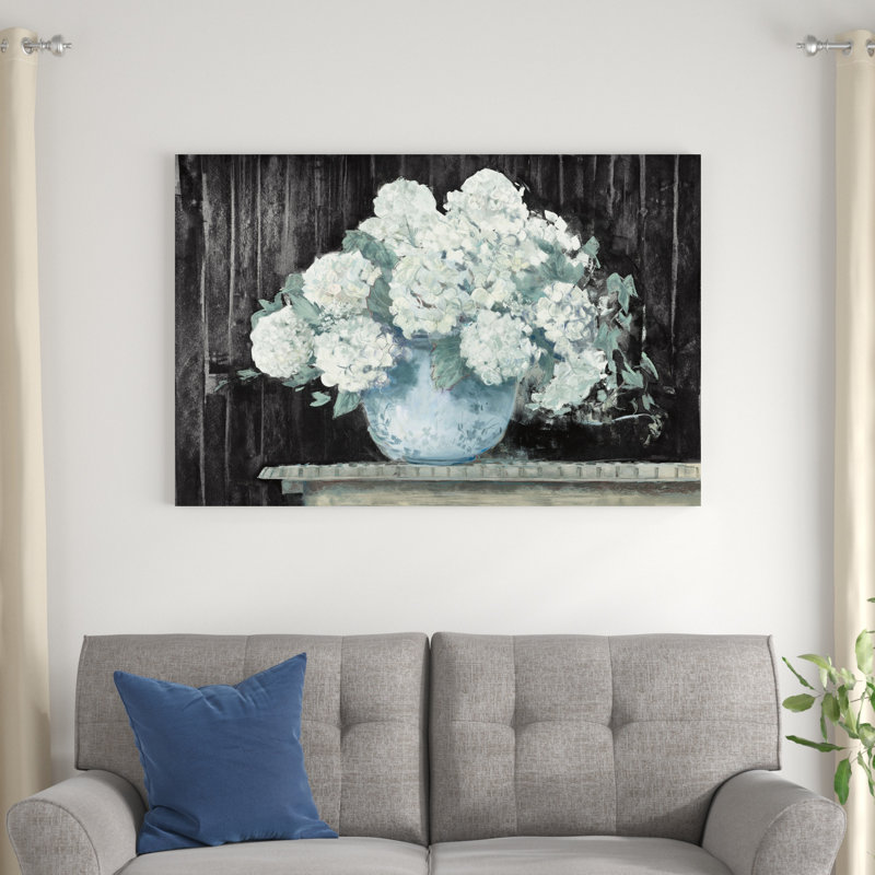 Hortensia blanc sur fond noir, H 32 po x l 48 po