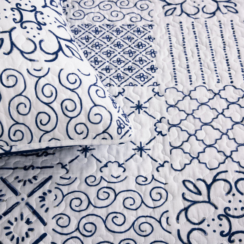 Monique Standard Cotton Reversible Coastal 3 Piece Quilt Set, King Quilt + 2 Shams, Blue/White