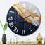 Horloge murale abstraite A Touch of Gold and Kings Blue IV-93379200