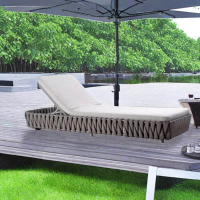 Chaise longue d'extérieur rembourrée