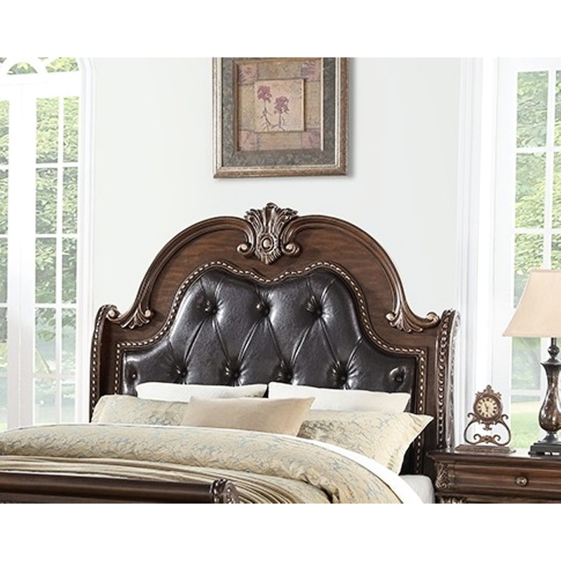 Très grand lit à finition brune avec tête de lit capitonnée pour meubles de chambre à coucher en similicuir