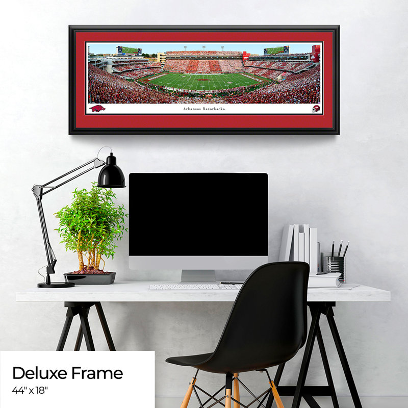 Impression panoramique de l'Arkansas Football, H 18 po x l 44 po x P 1,38 po, Cadre noir