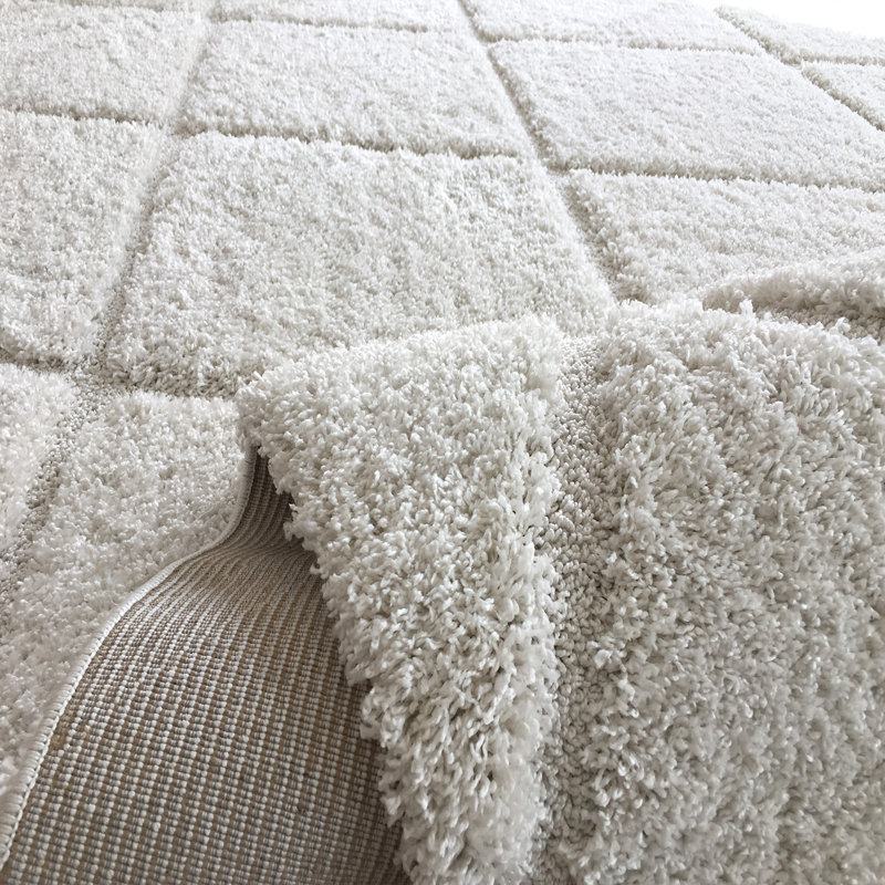 Tapis géométrique blanc, Rectangle 2 pi 7 po x 4 pi 11 po