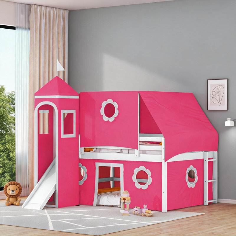 Lit mezzanine double pour chambre d'enfant, construction en bois massif d'inspiration château peu encombrante avec finition rose et glissade