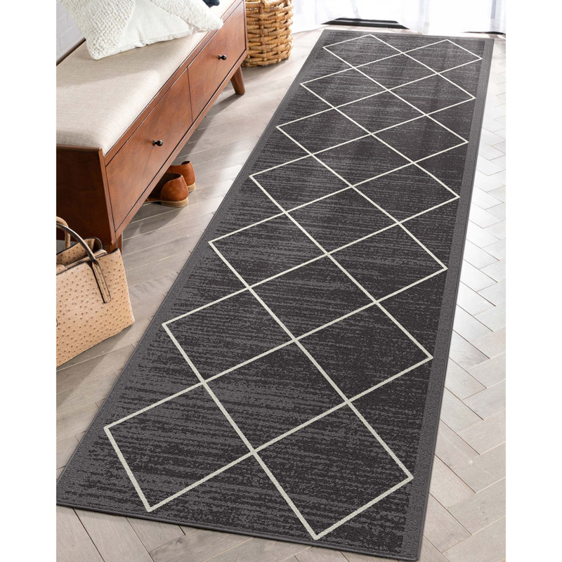 Tapis gris foncé Gioanna Clover, Tapis de couloir 2 pi 7 po x 9 pi 10 po