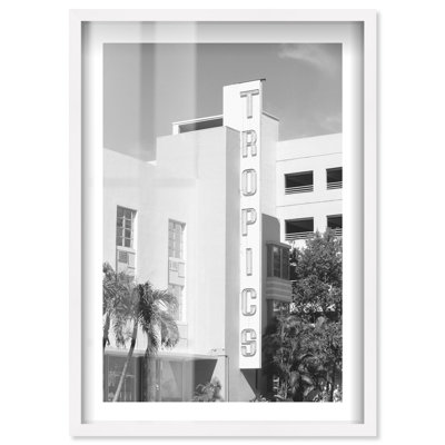 «At the Tropics Shadowbox» par Notoriart