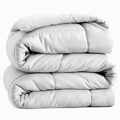 Luxury Cloud Oversized Comforter - Quilted Duvet Insert for All Seasons - Down Alternative Bedding with Corner Tabs - King Size Comforters