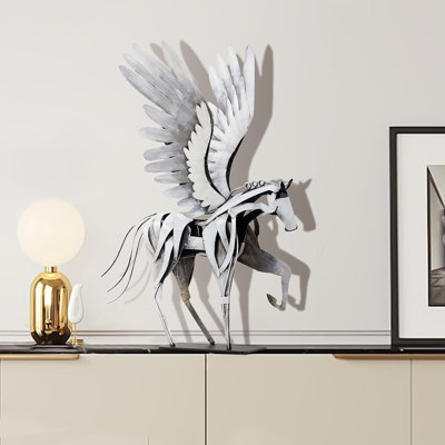 Œuvre décorative de cheval, sculpture de cheval volant grec Pégase en métal fait à la main de H 24 po, figurines d'animaux peintes à la main pour le bureau du salon (avec ailes)