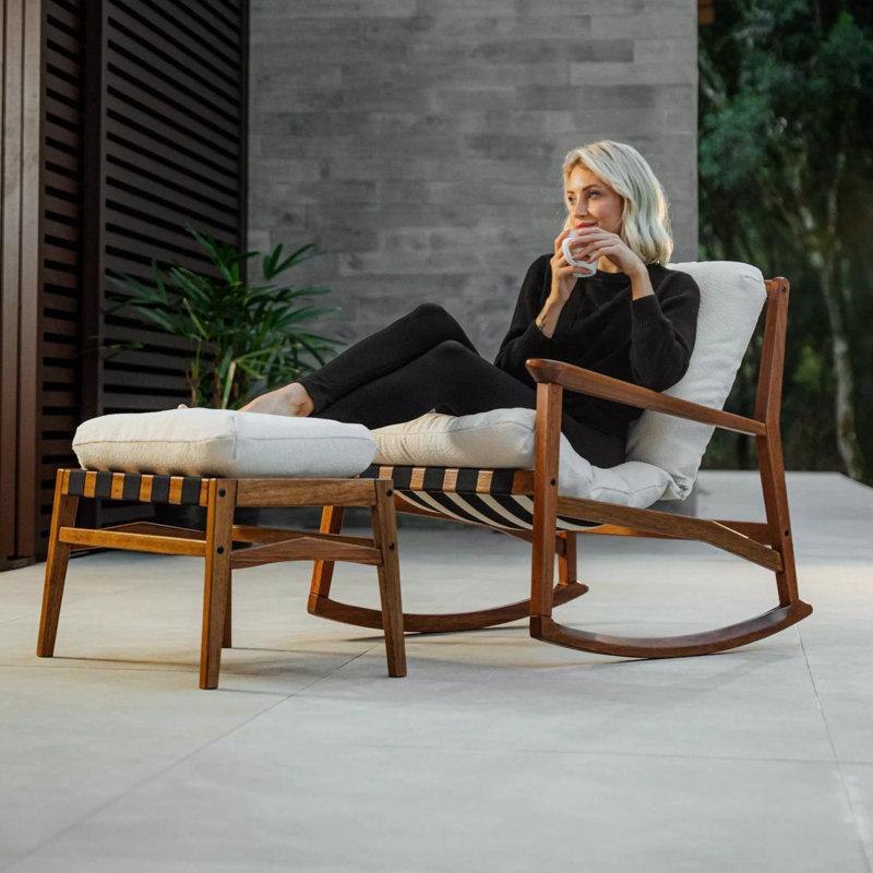 Chaise berçante Mid Century, Bouclé performance blanc cassé, Noyer brossé