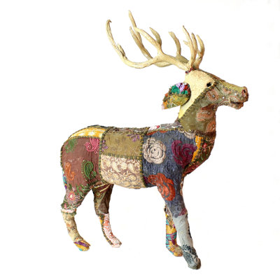 Cerf de forêt debout