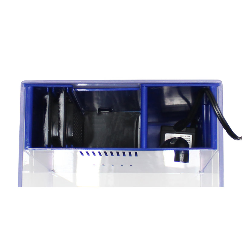 Ensemble d'aquarium de 2 gallons nano Prism incluant un filtre intégré, deux cartouches de filtration, une lumière à DEL télescopique et un couvercle teinté