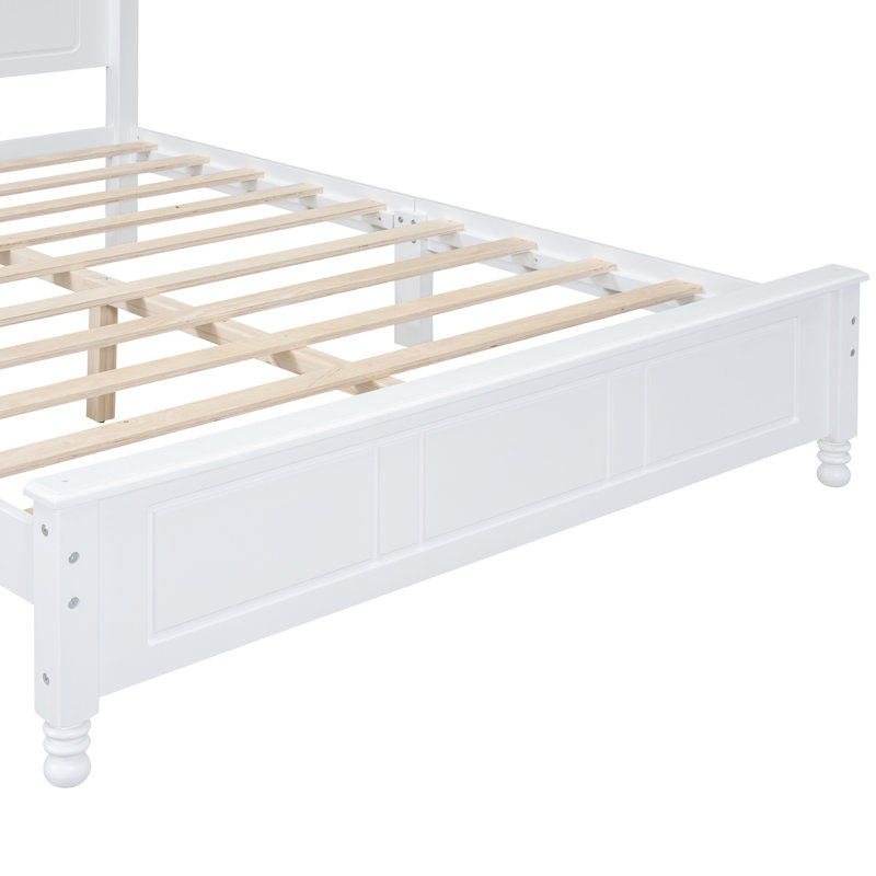 Grand lit plateforme blanc de style rétro avec support en lattes de bois sécurisées