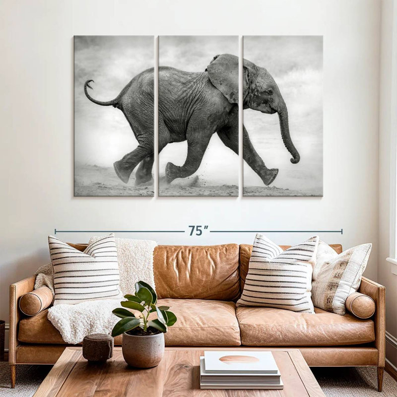 Bébé éléphant qui court, H 24 po x l 38 po