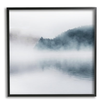«Heavy Fog Lake Landscape», photographie dense de brume dense encadrée sur blanc par Carol Robinson