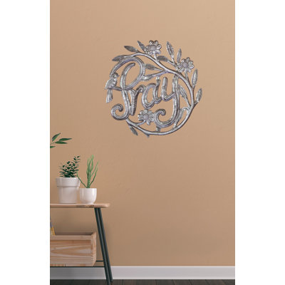 Pray Wreath, art en métal