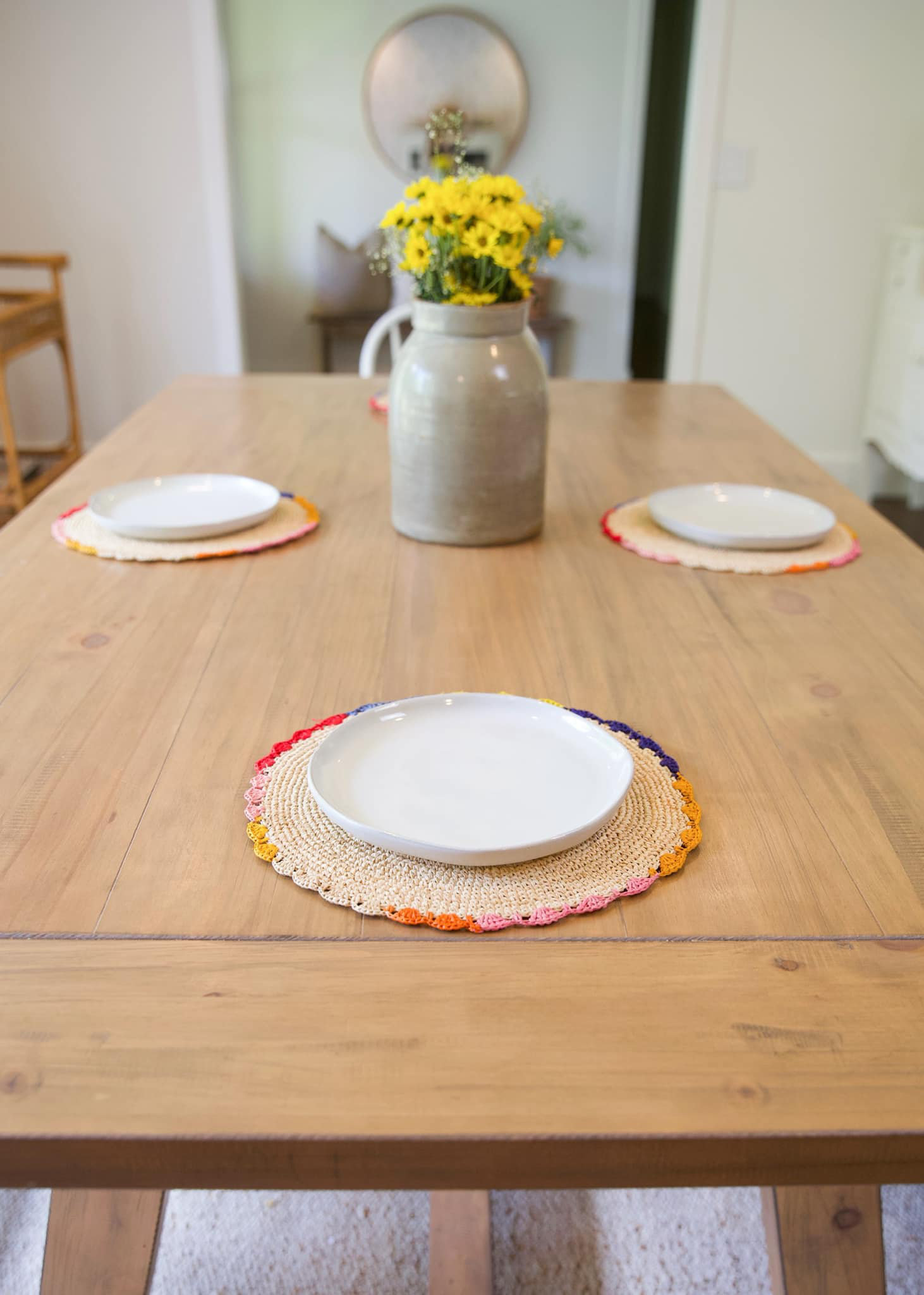 Round natural raffia tabletop with fringes, Woven raffia Placemat – Payton  James