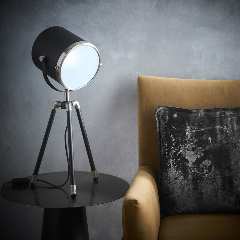 Prairieburg Metal Tripod Lamp