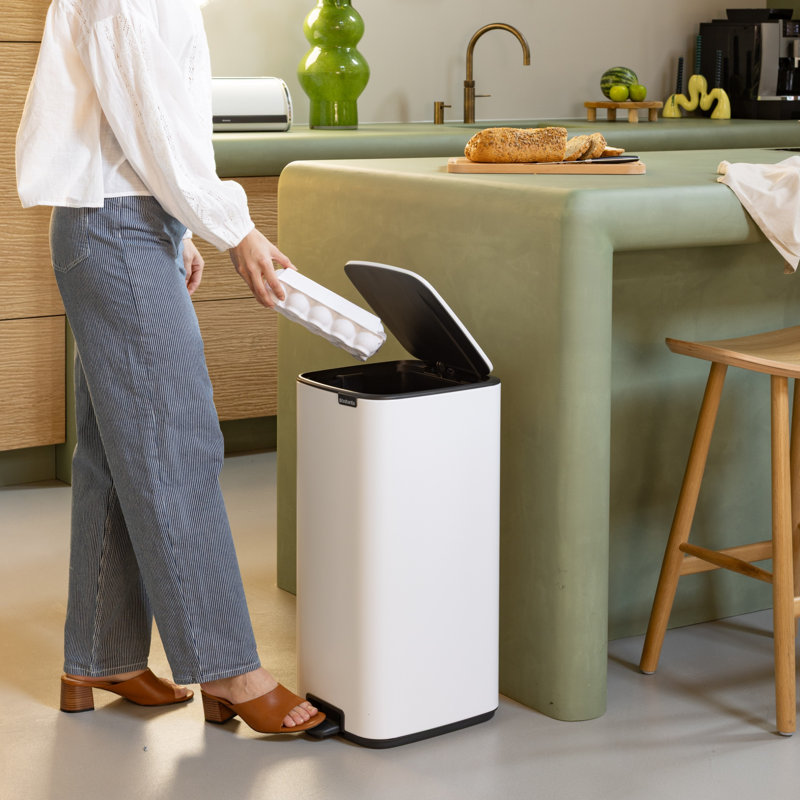 Bo Step On Trash Can, 8 Gallon (30 Liter), White