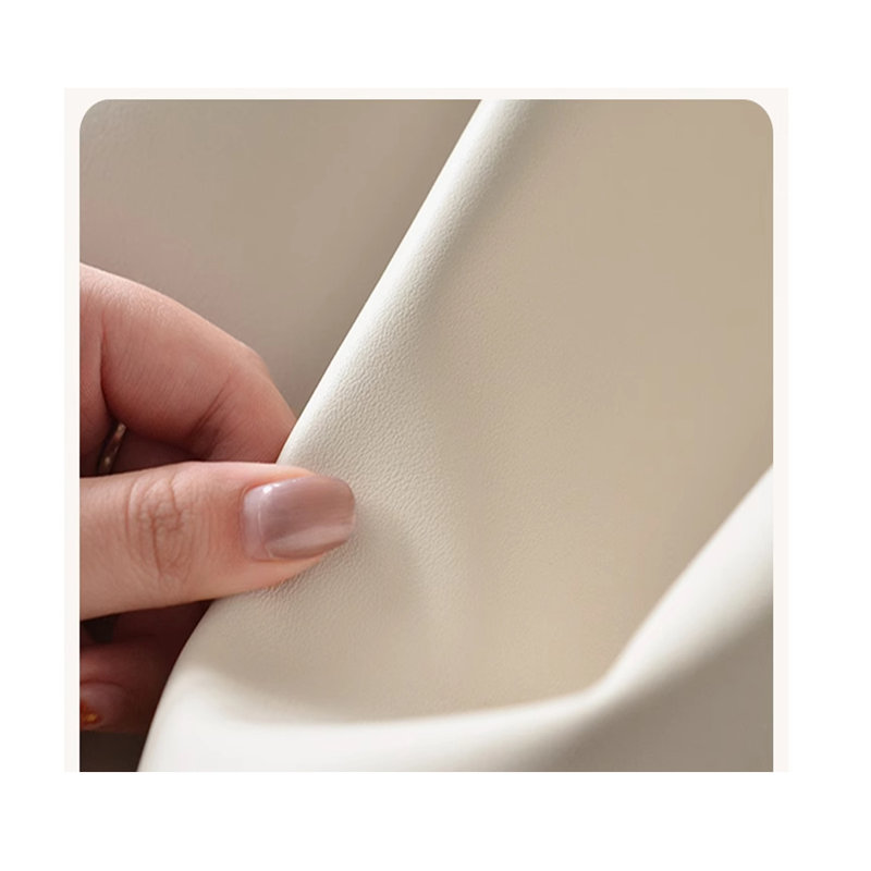 Anjeliett, Blanc cassé / blanc