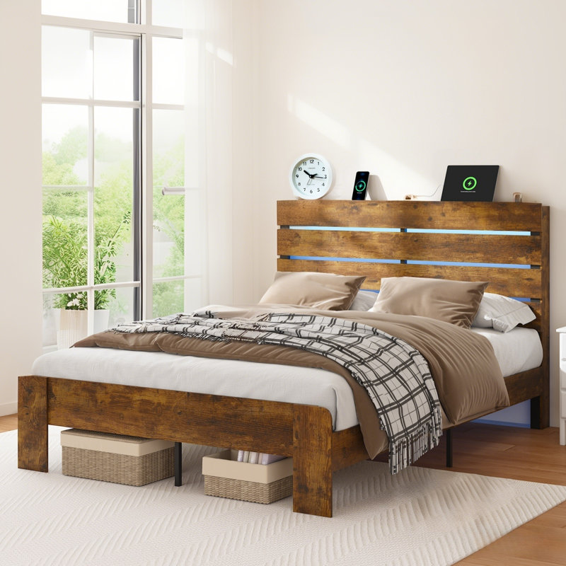 Lit plateforme moderne en bois avec tête de lit à lattes Natural Antique naturel, King
