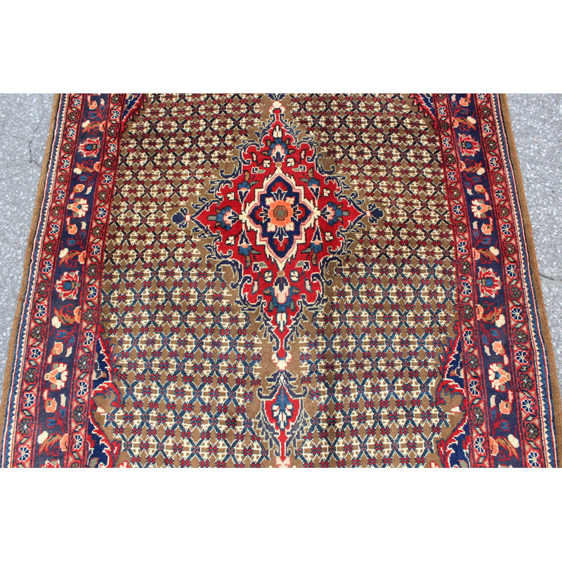 Tapis vert fait à la main avec médaillon rouge