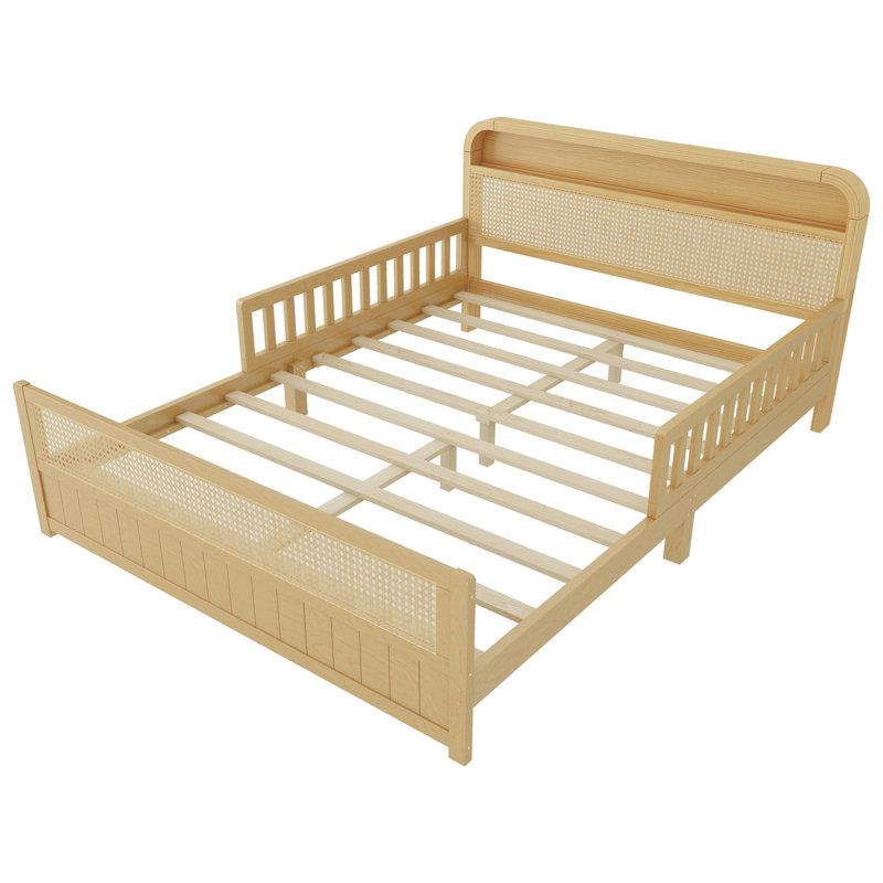 Structure de lit double en rotin avec lumières DEL et tête de lit à rangement, lit plateforme double avec barrières de sécurité pour enfants