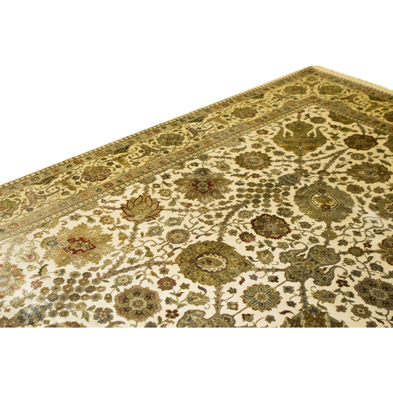 Hand Knotted Area Rug in Ivory And Gold