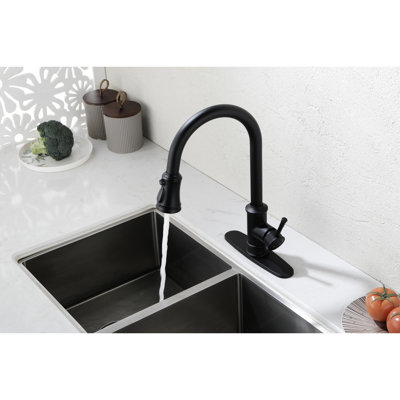 Robinet de cuisine rétractable en acier inoxydable, poignée simple, arc haut, noir mat, débit de 1,8 gal / min, robinet noir facile à entretenir et à utiliser