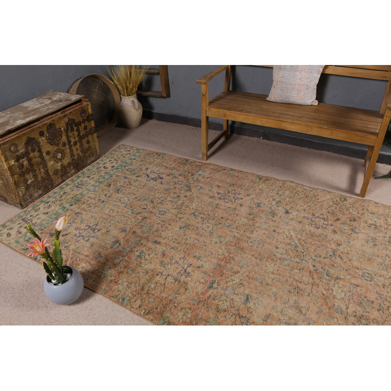 Tapis traditionnel turc idéal pour rehausser l'élégance de votre décor de salon