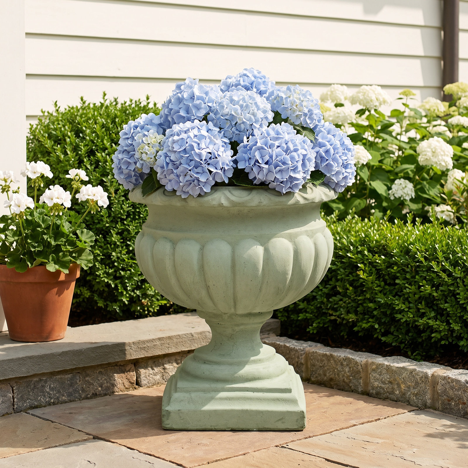 18 in. Queen's Urn - Natural Finish, Conifer Green