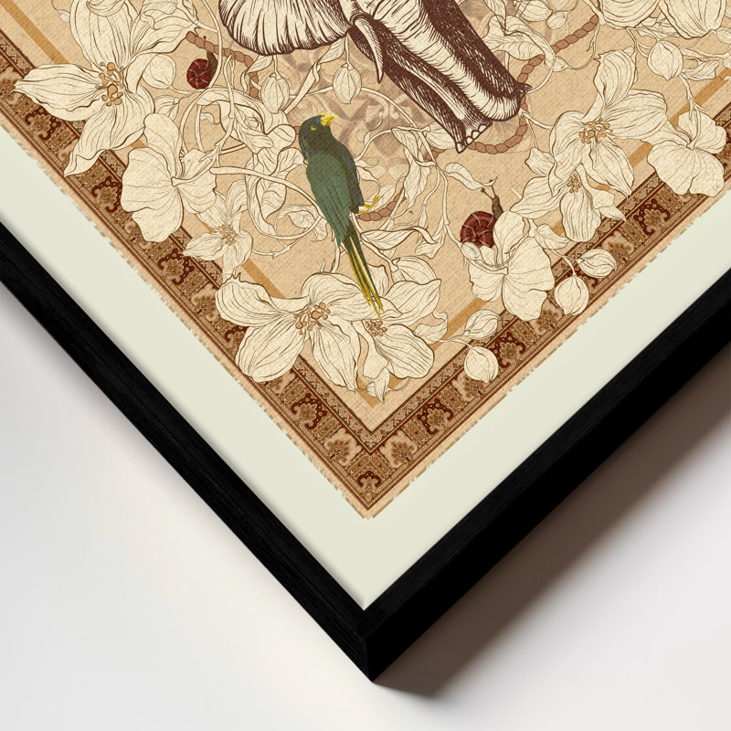 «Royale Menagerie Elephant Reverie» par ChiChi - art mural beige et or avec éléphant et perroquets et bordure florale | H 20 po x l 20 po | Cadre noir