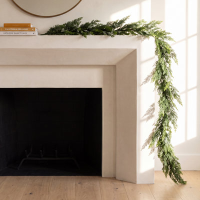 Aurore 72" Cedar Christmas Garland
