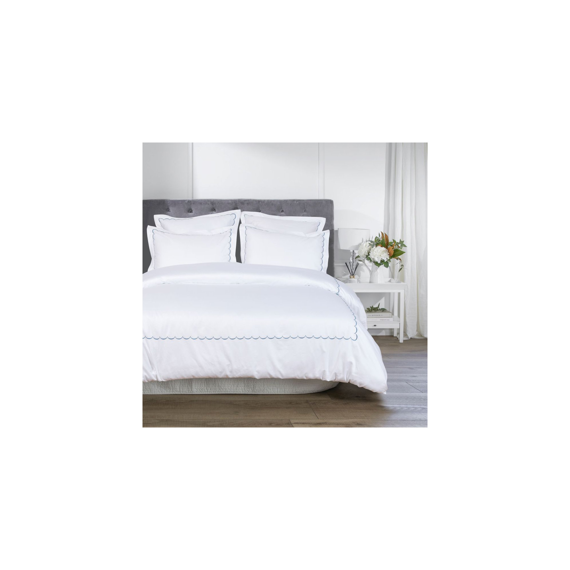 Brazier Sateen Duvet Cover Set, Queen Duvet Cover + 2 Standard Shams, Blue/White